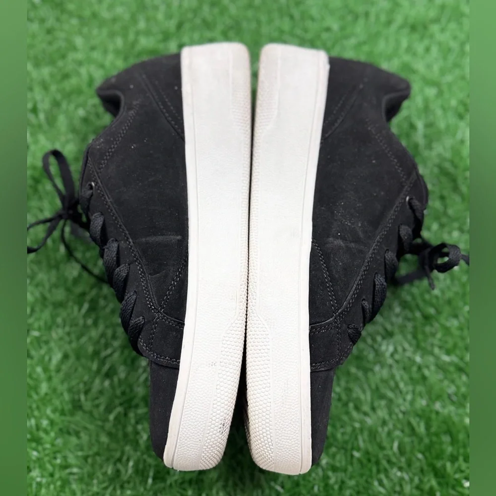 Fila Black and White Women’s Sneakers Size 9